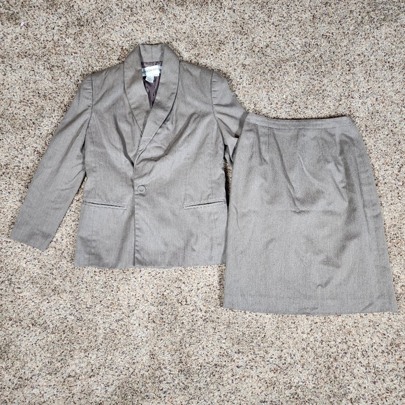 Adolfo Studio 2 Piece Skirt Suits Women's Size 4 Petite Brown Double Breasted - Picture 1 of 13